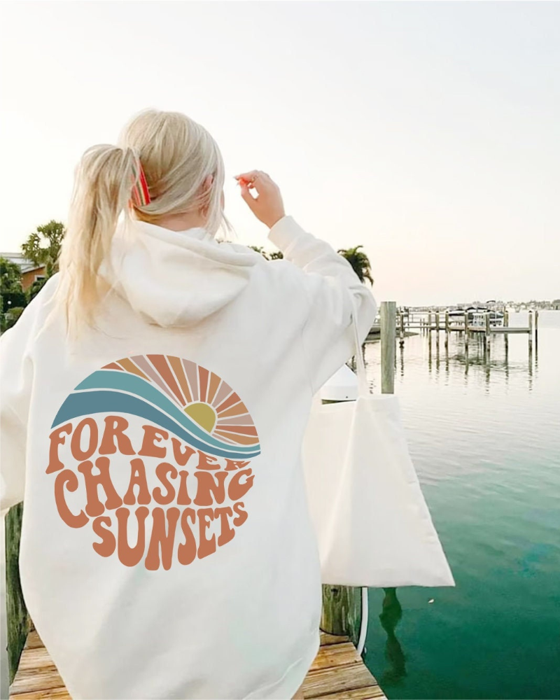 Kira - Stylish Hoodie "Forever chasing sunsets"
