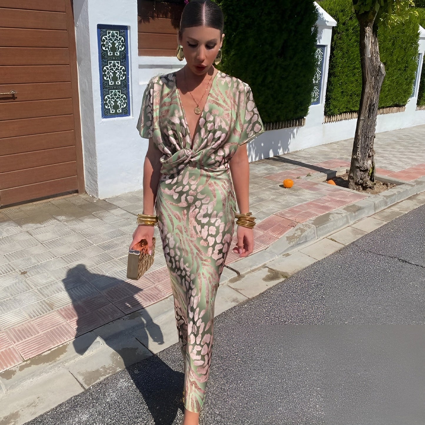 Matilda – Lightweight Women’s Chic V-Neck Dress