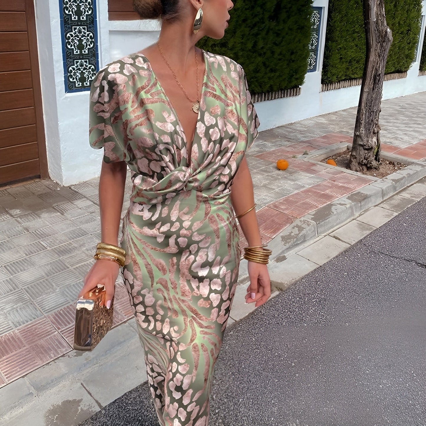 Matilda – Lightweight Women’s Chic V-Neck Dress